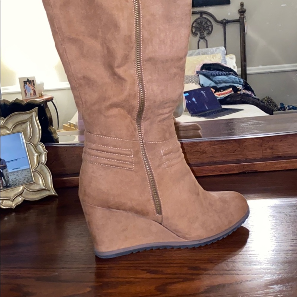 TAN TALL HEELED BOOTS W DOUBLE ZIPPERS